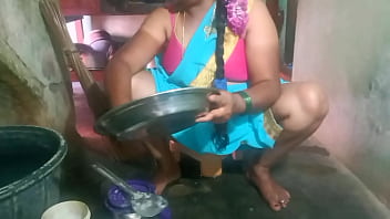 Indian Aunty Cleaning Plate Video