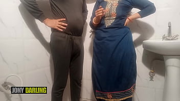 Punjabi Bhabhi Seduced By Bihari In Bathroom With Dirty Audio