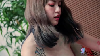 Chinese Girl Has Wild Encounter With Overweight Man