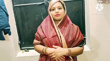 Indian Desi Bhabhi Seduces Neighbor Boy