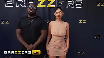 Violet Myers Flaunts Her Asshole For Paparazzi