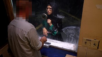 Arabs Exposed: Woman Engages In Transactional Encounter At Motel